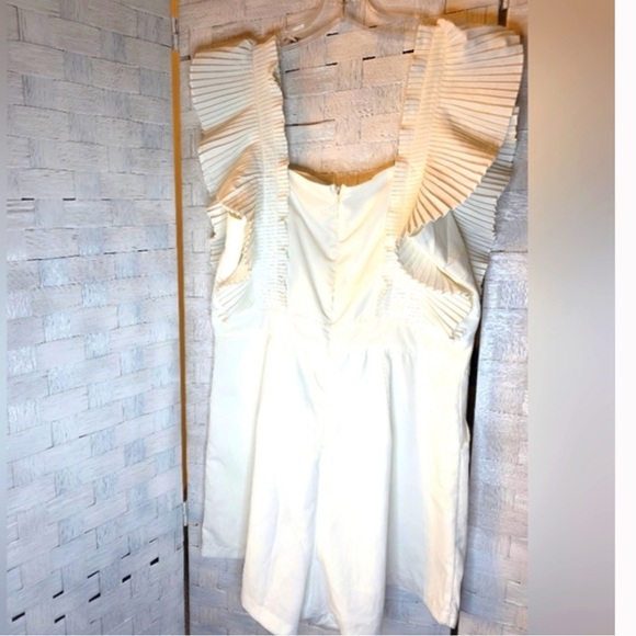 Sovereign Lena (Size Lg) Cream Textured Fabric Square Neck Ruffled Romper - Picture 5 of 8